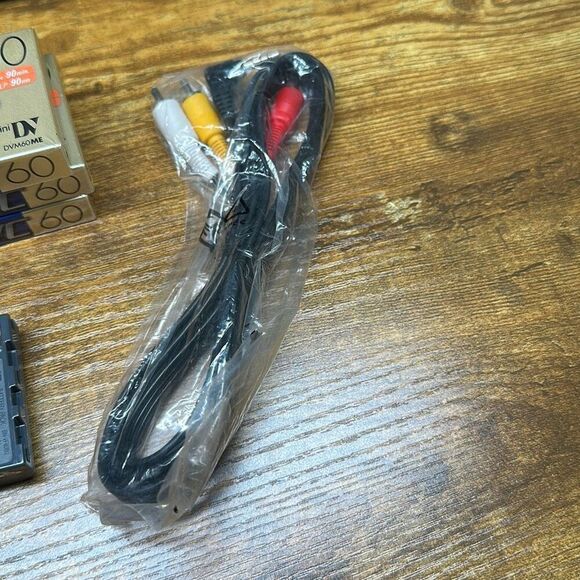 JVC Mini DV Digital Video Camera GR-D750U 34x optical zoom with Accessories READ - Picture 6 of 12